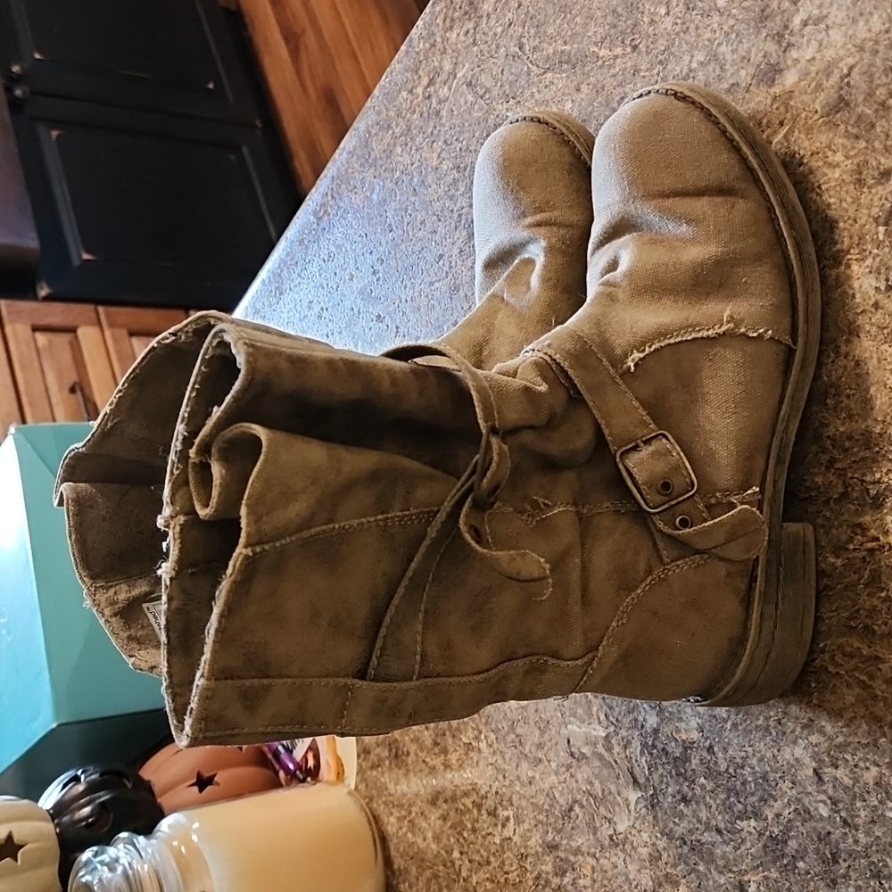 Rocket dog Boots size 7.5